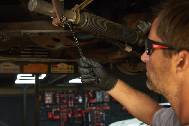 50 Guanti nitrile monouso Milwaukee resistenti agli oli, benzina S-XL in anteprima